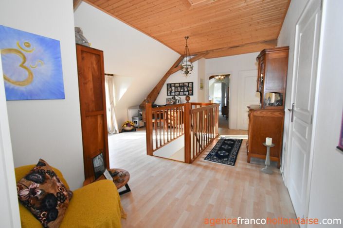 Image No.17-6 Bed House for sale