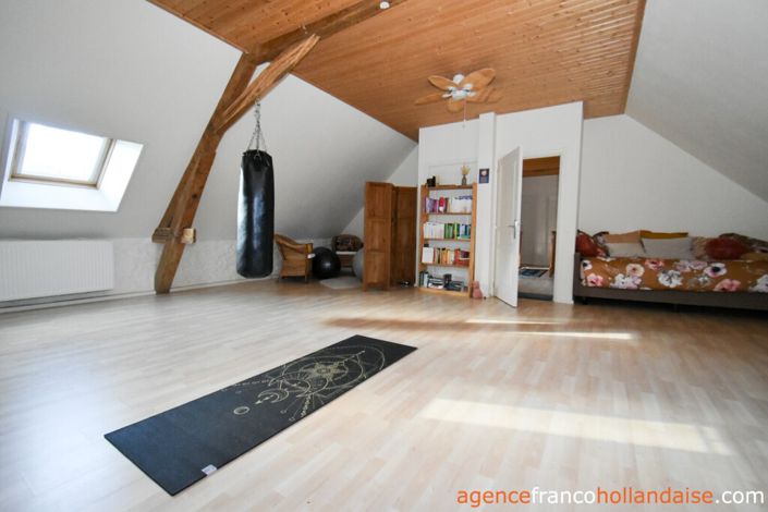 Image No.18-6 Bed House for sale