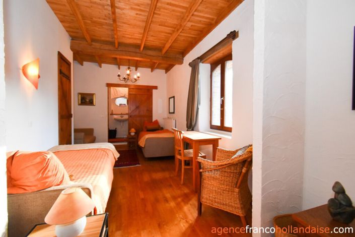 Image No.28-6 Bed House for sale