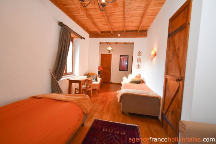 Image No.29-6 Bed House for sale