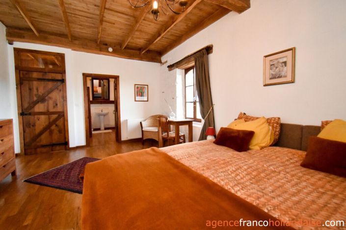 Image No.31-6 Bed House for sale