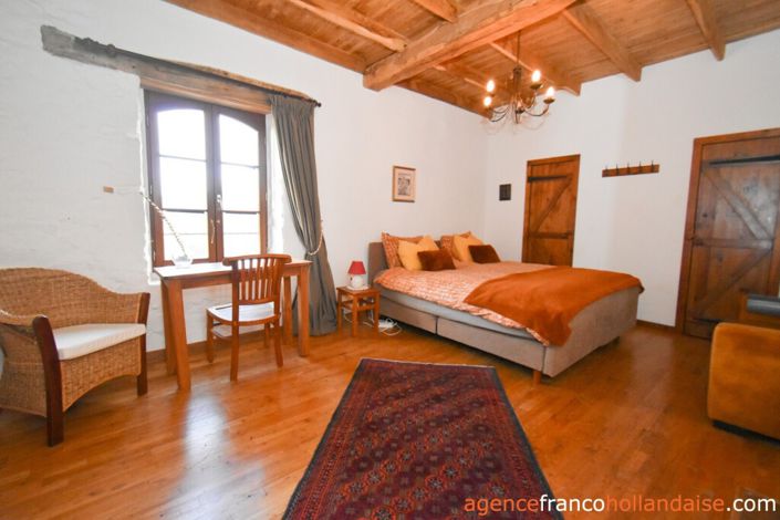 Image No.32-6 Bed House for sale