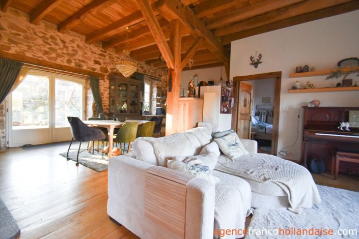 Image No.6-6 Bed House for sale