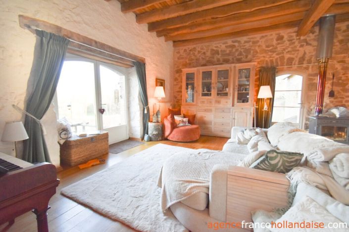 Image No.8-6 Bed House for sale