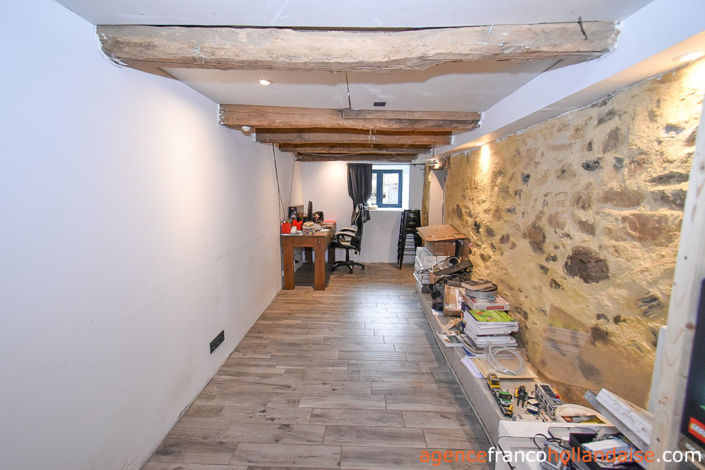 Image No.10-3 Bed House for sale