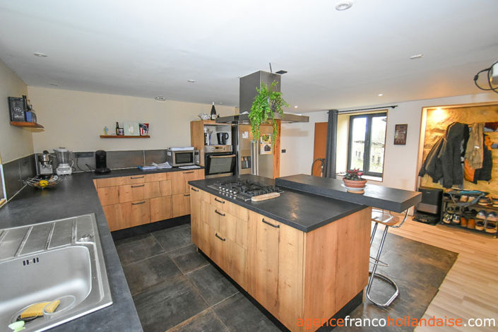 Image No.8-3 Bed House for sale