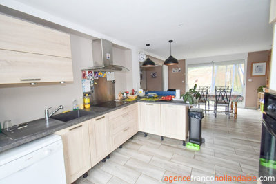 huis-met-schuur-en-2300-m-4large