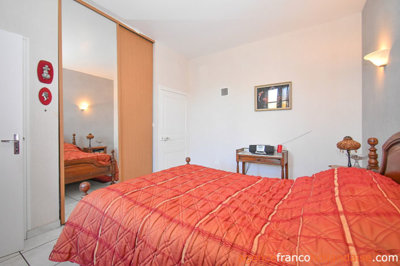 authentiek-met-schuren-en-2-ha-24large