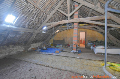 authentiek-met-schuren-en-2-ha-25large