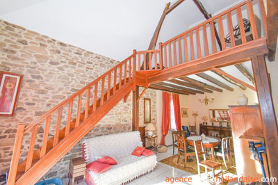 authentiek-met-schuren-en-2-ha-17large