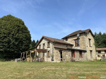 gtes-complex-met-zwembad-en-fraai-woonhuis--1