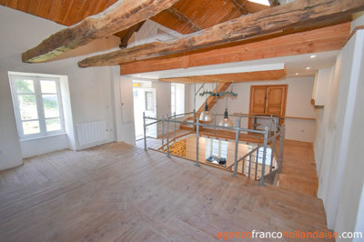 fermette-de-village-80-m-avec-granges-et-3000