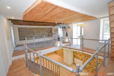 fermette-de-village-80-m-avec-granges-et-3000