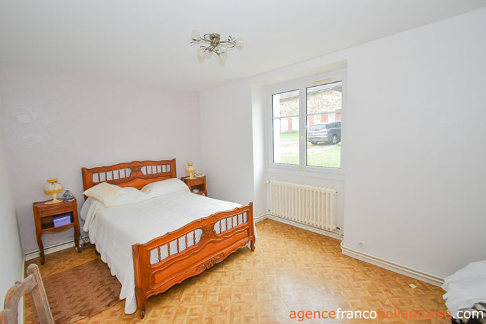 Image No.9-5 Bed House for sale