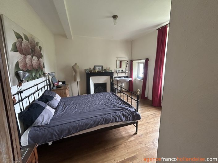 Image No.16-6 Bed House for sale