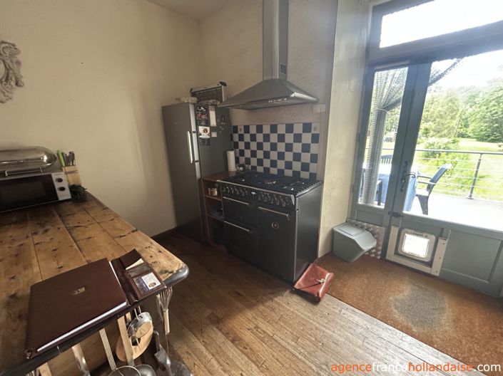 Image No.8-6 Bed House for sale