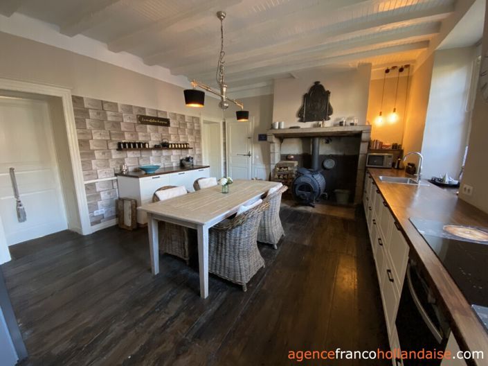 Image No.8-12 Bed House for sale