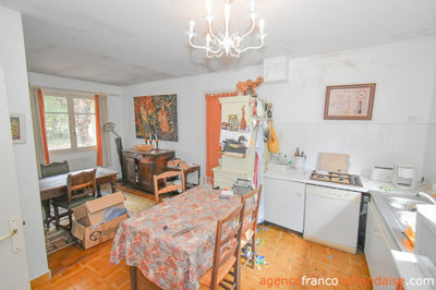 groot-huis-met-fraai-potentieel-21large