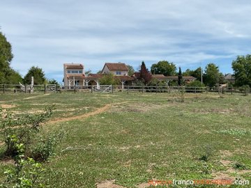 gelijkvloerse-villa-met-gte-zwembad-en-42-ha-