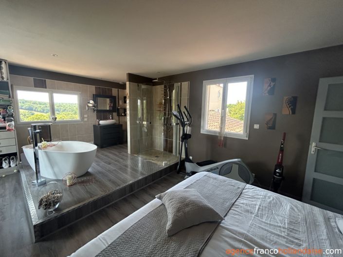Image No.10-5 Bed House for sale