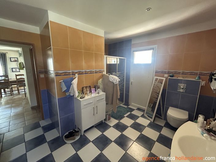 Image No.17-5 Bed House for sale