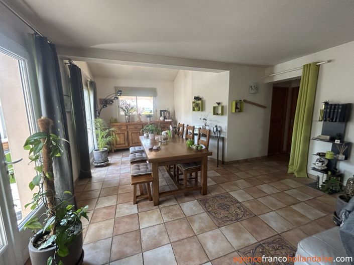 Image No.2-5 Bed House for sale