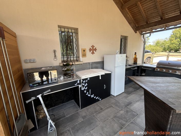 Image No.20-5 Bed House for sale