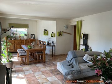 gelijkvloerse-villa-met-gte-zwembad-en-42-ha-