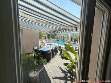 gelijkvloerse-villa-met-gte-zwembad-en-4-ha-1