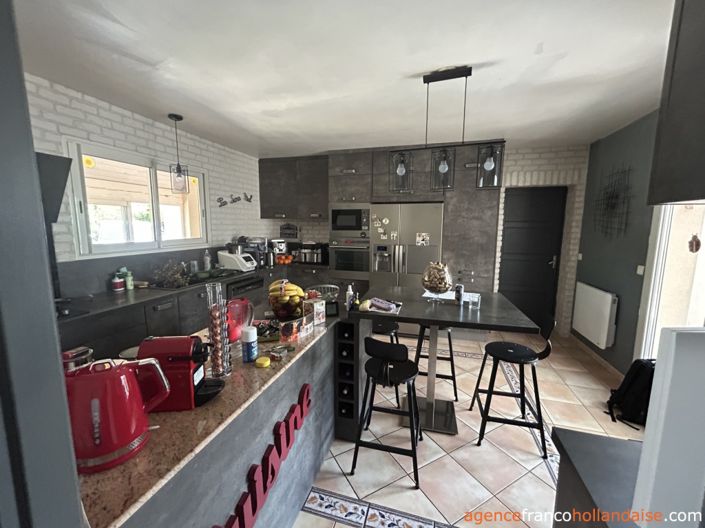 Image No.7-5 Bed House for sale