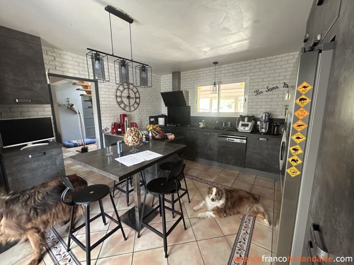Image No.8-5 Bed House for sale