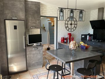 gelijkvloerse-villa-met-gte-zwembad-en-42-ha-