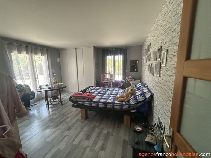 Image No.9-5 Bed House for sale