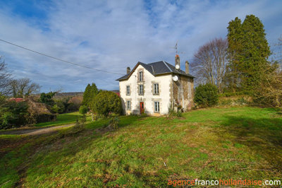 fraai-ensemble-met-bron-en-bijna-4-hectare-61