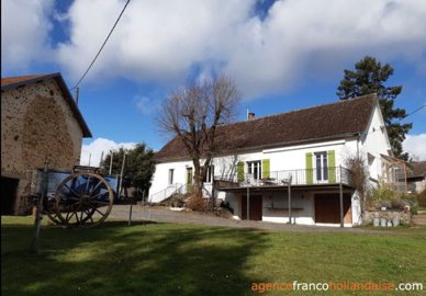 karaktervolle-woning-met-zwembad-en-grote-sch