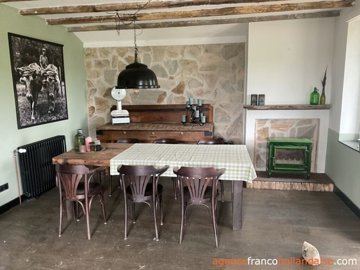 karaktervolle-woning-met-zwembad-en-grote-sch