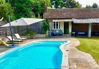 karaktervolle-woning-met-zwembad-en-grote-sch