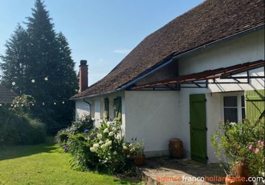 karaktervolle-woning-met-zwembad-en-grote-sch