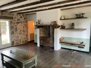 karaktervolle-woning-met-zwembad-en-grote-sch