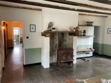 karaktervolle-woning-met-zwembad-en-grote-sch