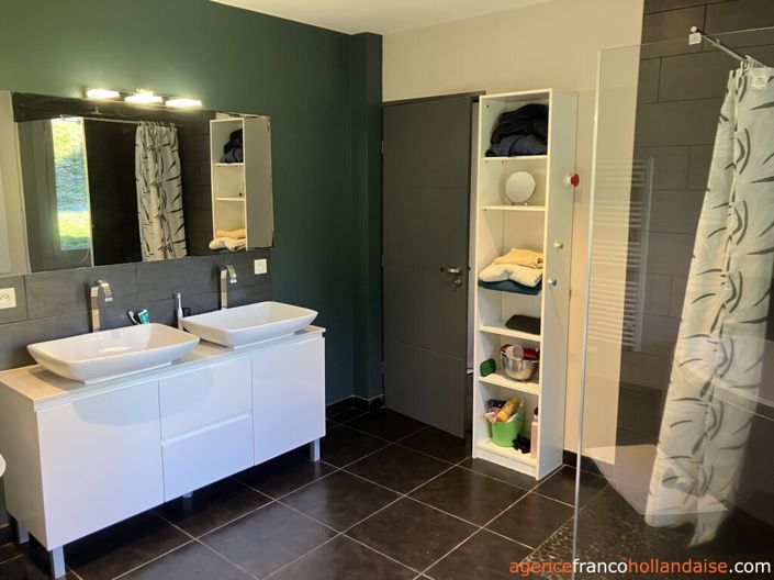 Image No.17-3 Bed House for sale