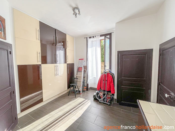 Image No.10-1 Bed House for sale