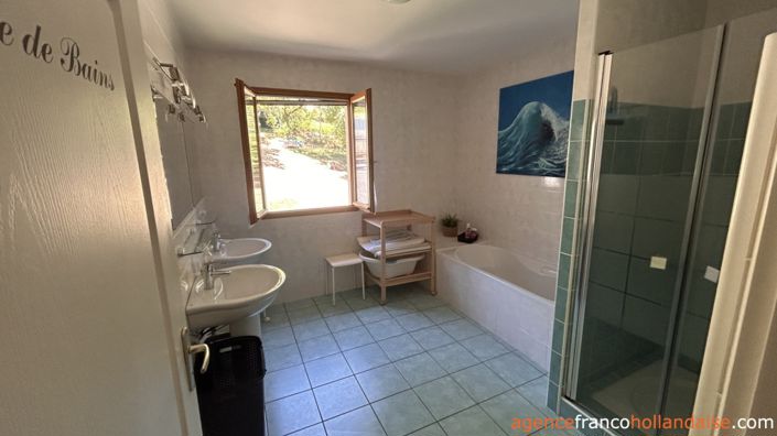 Image No.22-5 Bed House for sale