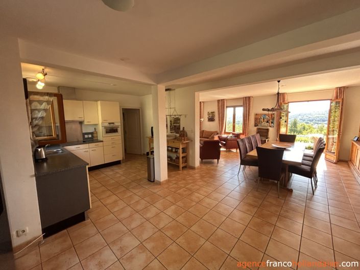 Image No.7-5 Bed House for sale