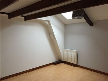 13702588215