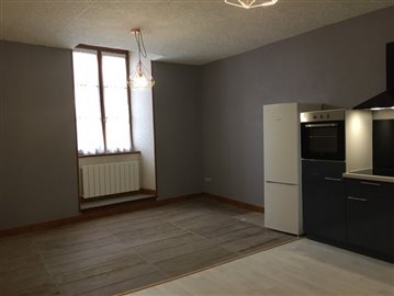 1370258825