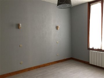 1370258827