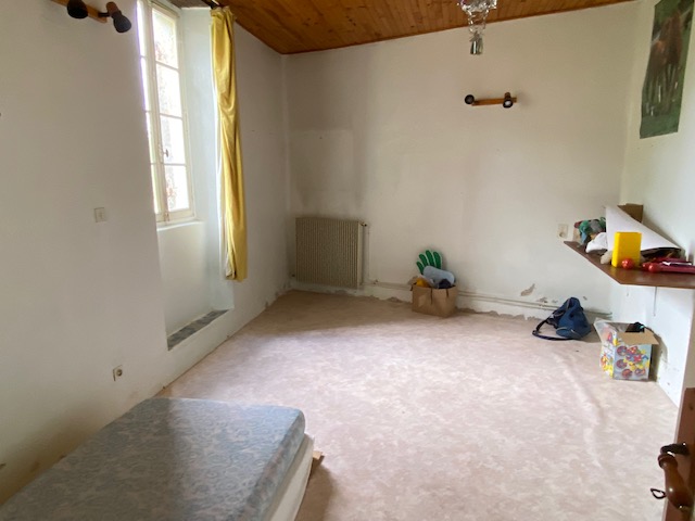 Image No.12-4 Bed Property for sale