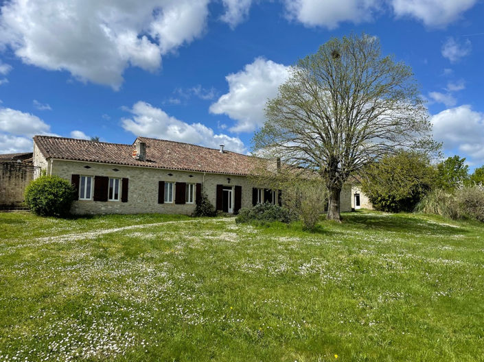 Image No.1-Propriété de 14 chambres à vendre à Duras