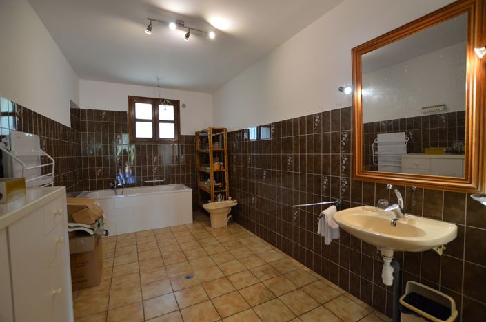 Image No.18-5 Bed Property for sale